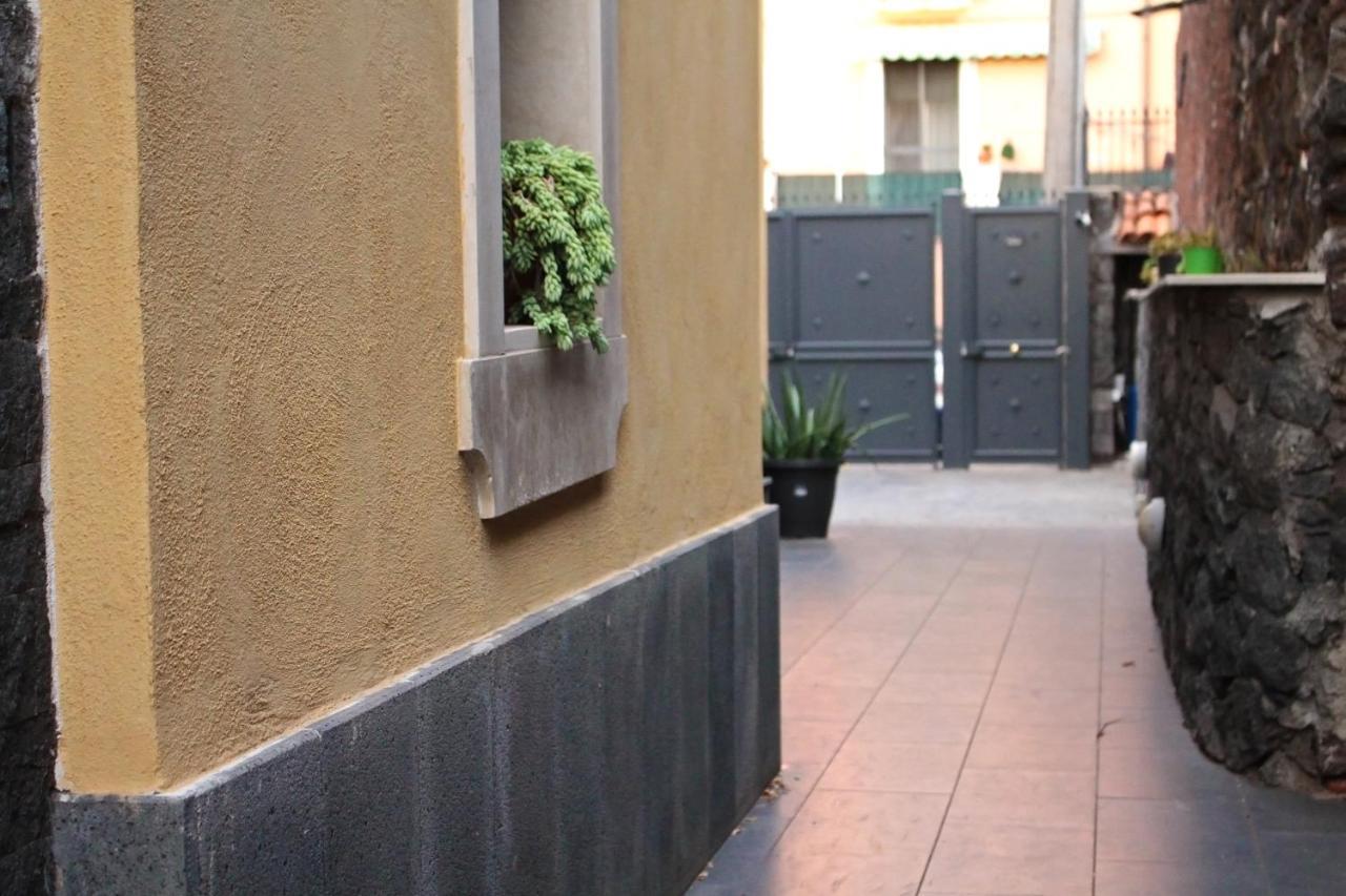 La Pietra Nera - Etna Home Catania Bagian luar foto